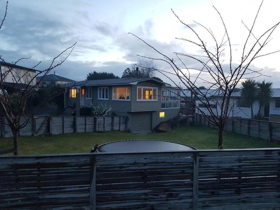 Adventurers Retreat Villa Таупо Екстериор снимка